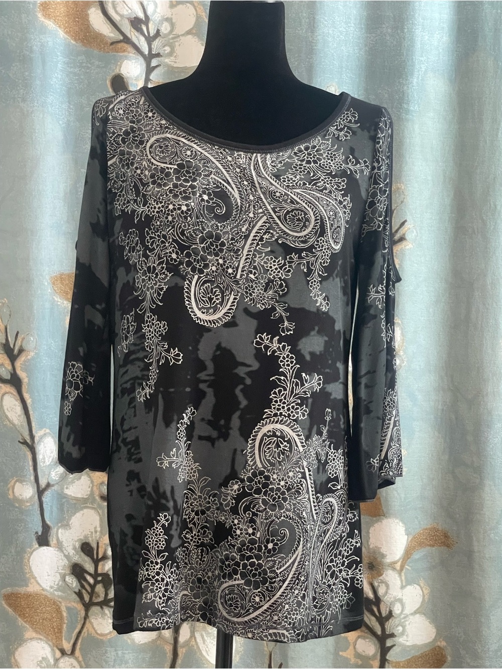 Vanilla Sugar Women's Black & White Floral/Paisley with Rhinestones